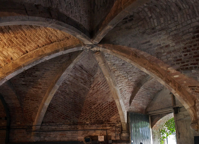 830015 Interieur van het bolwerk Manenburg (Wijde Doelen 27) te Utrecht: gewelf.